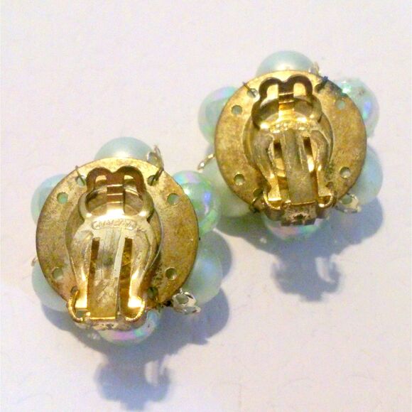Vintage Mid Century Mint Green Bead Cluster Clip Earrings - Picture 3 of 3